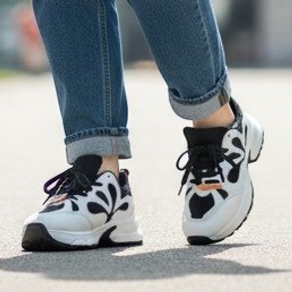 Memory Foam Chunky Platform Sneakers Womens 8 Wide Black White Floral Cutout
